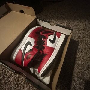 Chicago Red Toe Mids